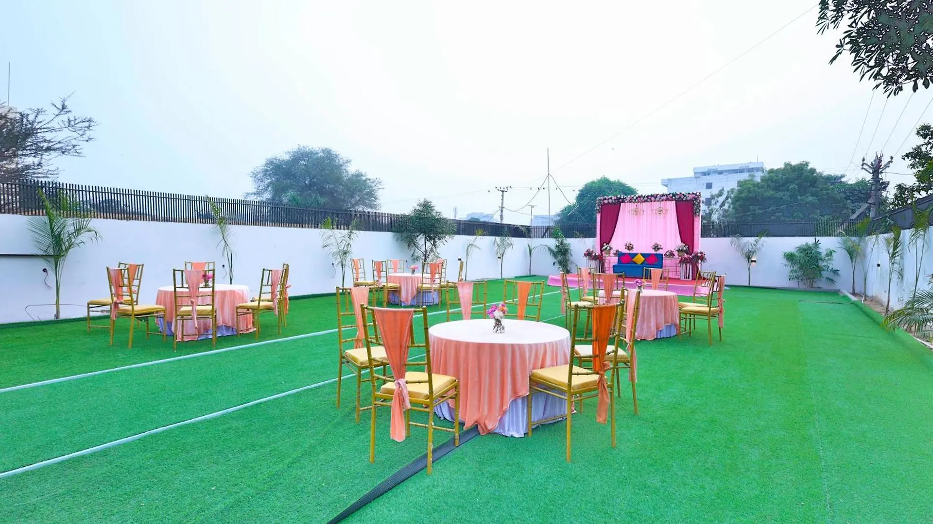 **** Hotel Orsom Stays Sector 53 Gurgaon India